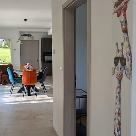 Maison De Raffinee Avec Terrasse Et Piscine Partagee - Fr-1-589-837 *