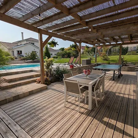 Maison De Raffinee Avec Terrasse Et Piscine Partagee - Fr-1-589-837 Dounoux