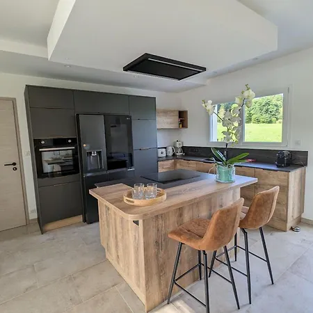 Maison De Raffinee Avec Terrasse Et Piscine Partagee - Fr-1-589-837