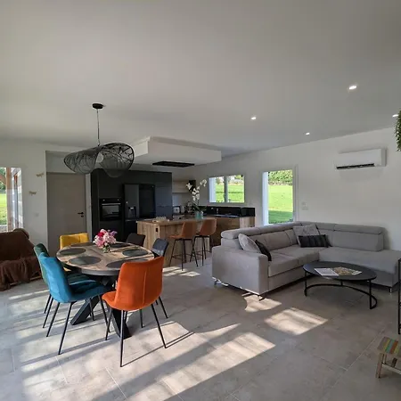 Maison De Raffinee Avec Terrasse Et Piscine Partagee - Fr-1-589-837 * Dounoux