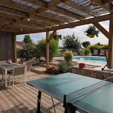 Maison De Raffinee Avec Terrasse Et Piscine Partagee - Fr-1-589-837 Dounoux