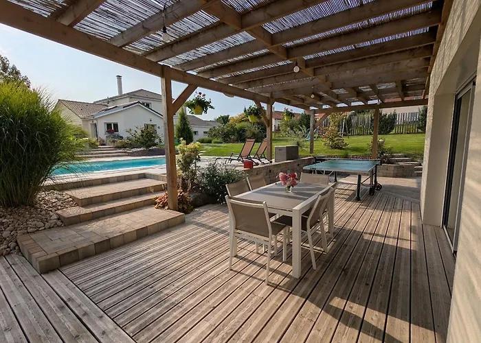 Maison De Raffinee Avec Terrasse Et Piscine Partagee - Fr-1-589-837 Dounoux