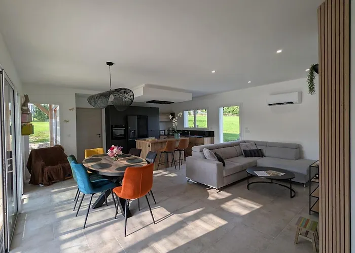 Maison De Raffinee Avec Terrasse Et Piscine Partagee - Fr-1-589-837 * Dounoux